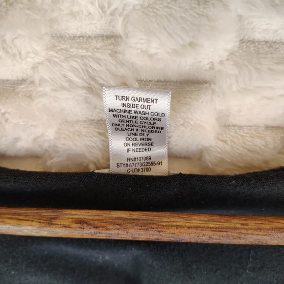 Studio Y Black Ruffle Tank Top Women's Size Large - Picture 9 of 9